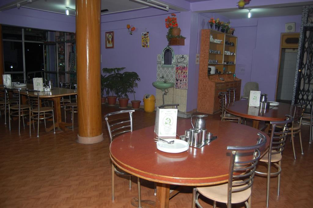 Hotel Ashish Inn Kandāghāt Extérieur photo